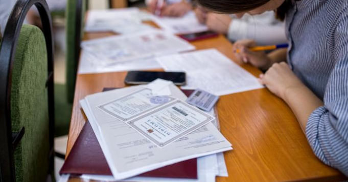 Минобразования обсуждает введение крупных штрафов за продажу дипломных работ.