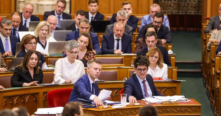 Парламент Венгрии ограничил сроки пребывания на посту премьер-министра.