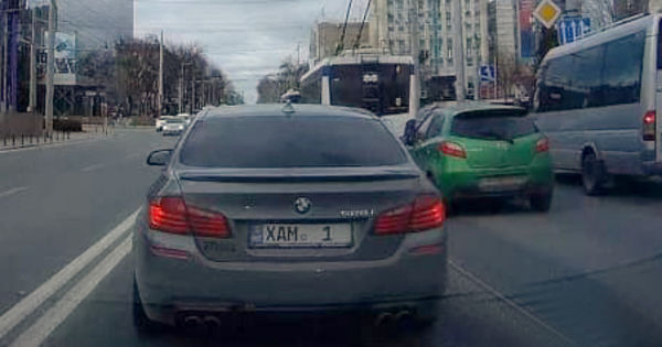 Задержанный за езду в парке автохам снова лихачит на дорогах.