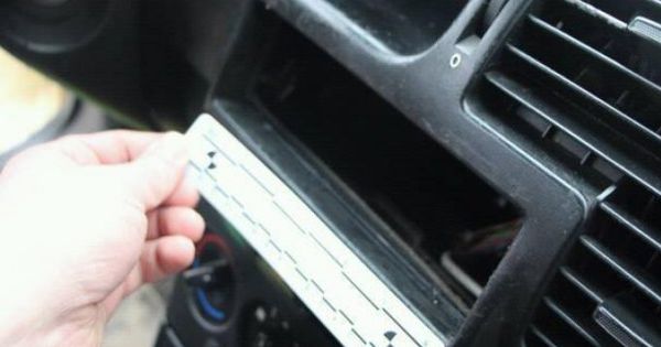 Isprava a doi adolescenţi din Criuleni. Pentru ce au fost reţinuţi