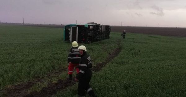 Гигантский торнадо пронесся над Румынией, не на шутку перепугав местных жителей. 
