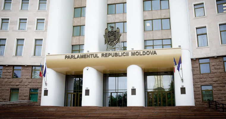 Парламент рассмотрит законопроект о возможности продлевать ЧП до 90 дней.
