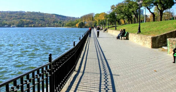 Бронзовую статуэтку "Маленького принца" установят в парке Валя Морилор.