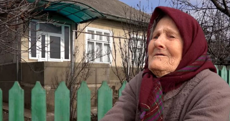 Бабушка покончившего с собой подростка: "Что ты сделал, Манойл?". 