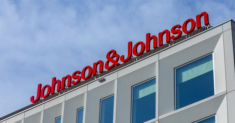 Johnson & Johnson покупает разработчика лекарства против рака за миллиард долларов.