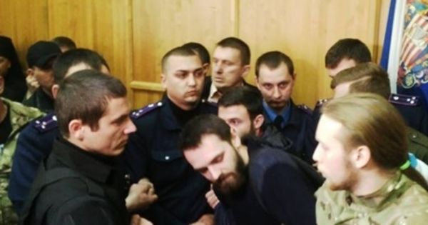 В Ужгороде подрались священники и военные.