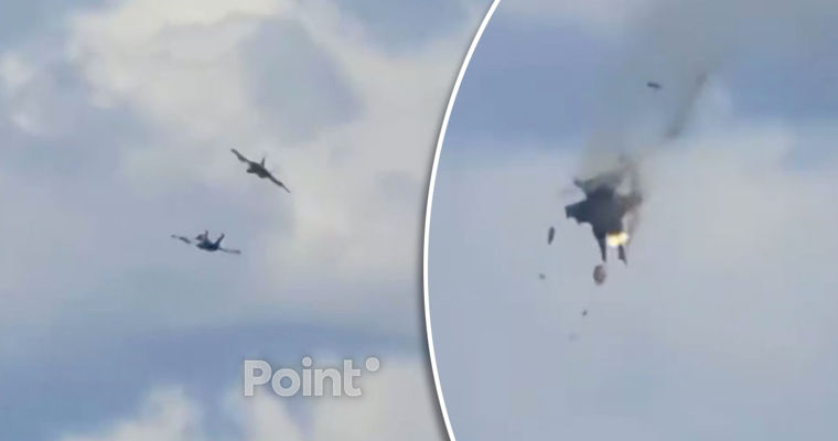 Două avioane s-au ciocnit în aer la un show aviatic din SUA.