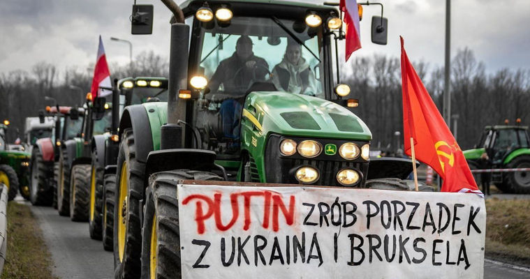 Полиция Польши начала расследование из-за скандального плаката с призывом к Путину.