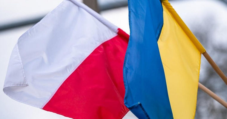 В Польше рассматривают возможность сбития российских ракет над Украиной.
