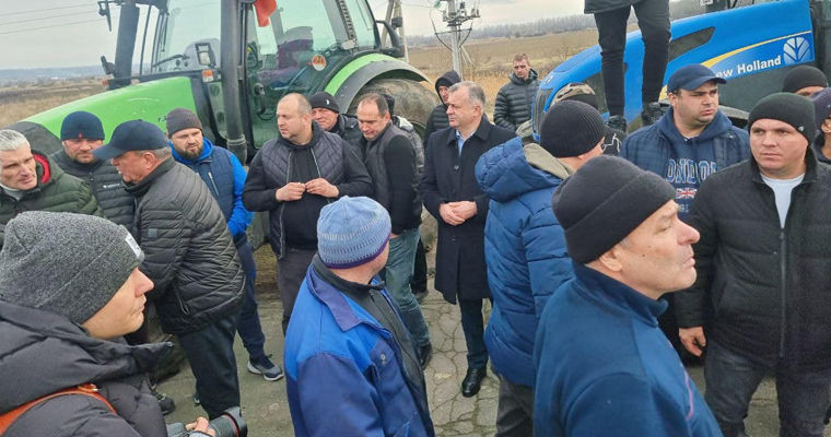 Кику встретился с протестующими фермерами: Те, кто "сносил меня в 2020".
