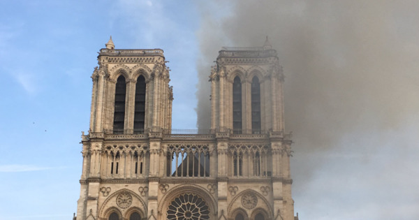 Catedrala Notre Dame Din Paris In FlÄƒcÄƒri Primele Imagini Stiri Md