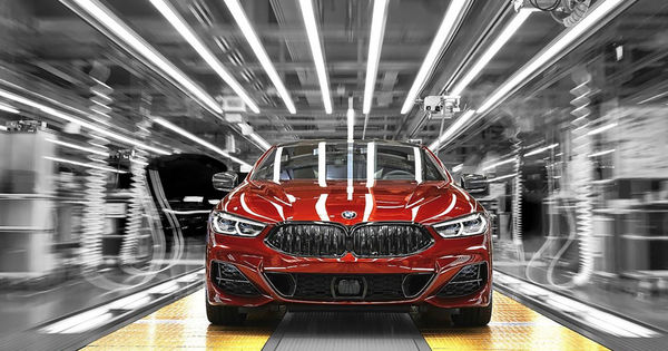 BMW приступила к выпуску возрожденного купе 8-Series.