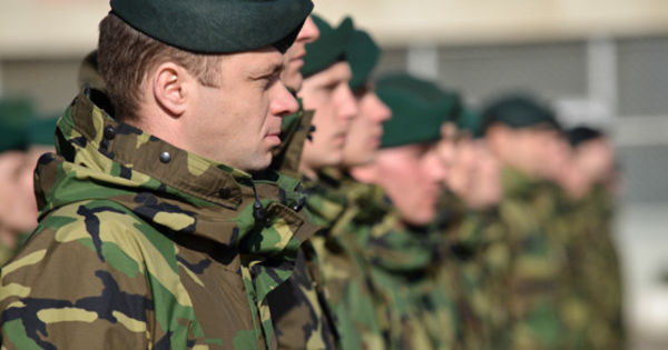 Военнослужащие по контракту смогут иметь и гражданство другого государства.