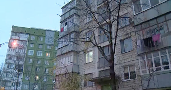Fura agent termic dintr-un bloc de locuit din strada Capitală și îl vărsa în canalizare
