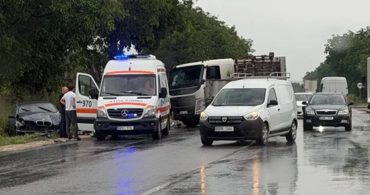 Accident la Sângera: Trei persoane, printre care un copil, au ajuns la spital