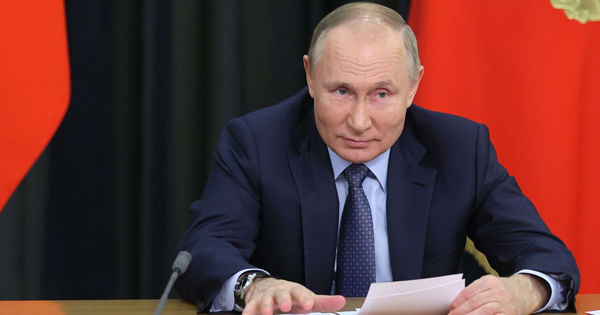 Путин ввел упрощенное российское гражданство для всех украинцев.