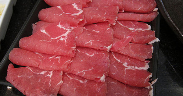 Сотрудник кировской столовой украл девять центнеров мяса.