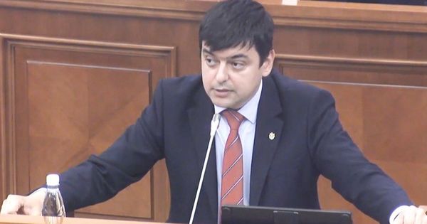 Депутат от фракции Партии социалистов Гайк Вартанян.