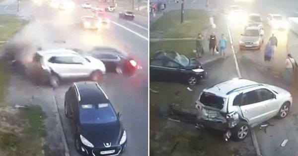 Водитель автомобиля BMW на большой скорости перестроился в крайний ряд и буквально снес три автомобиля.
