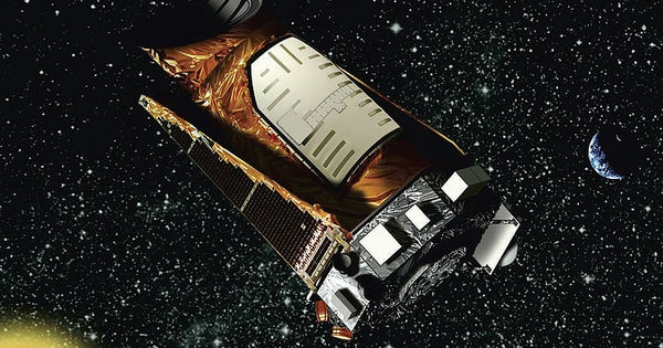Телескоп Kepler прервал наблюдательную миссию, чтобы передать собранные данные на Землю. Фото: NASA