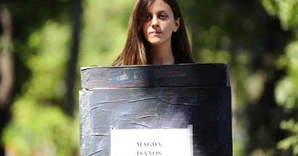 OccupyGuguță провели феминистский перформанс на аллее классиков.