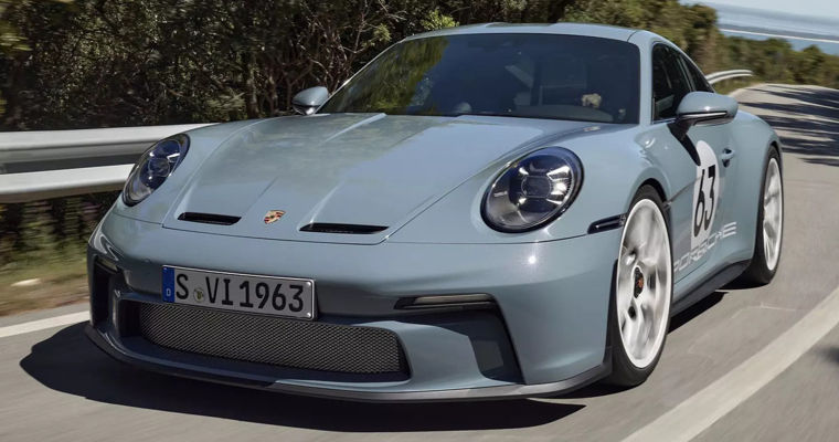 Руководство Porsche призналось, что поспешило с отказом от ДВС.