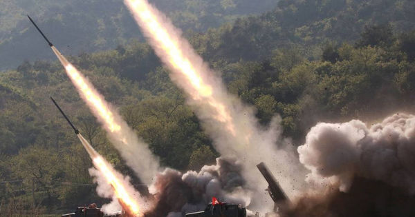 КНДР запустила неустановленный снаряд.