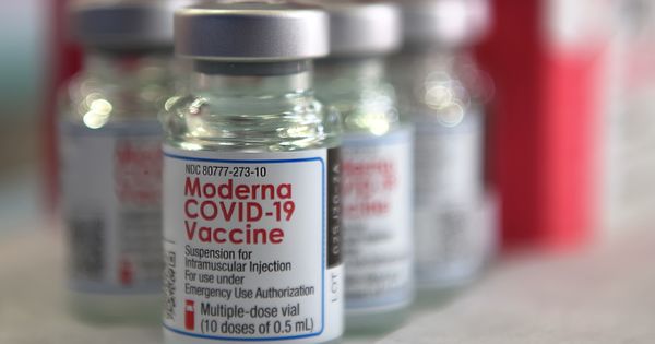 Дания вслед за Швецией остановила прививки подростков вакциной Moderna.