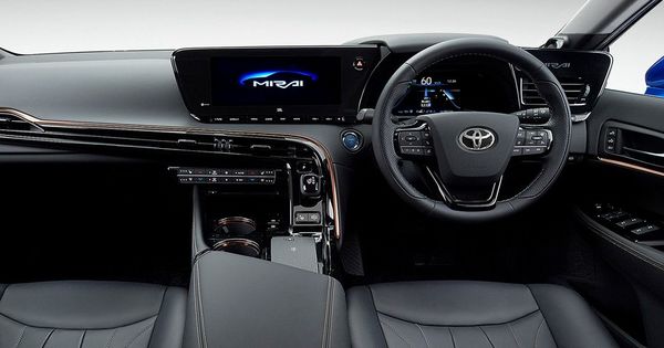 Toyota представила новый водородный седан.