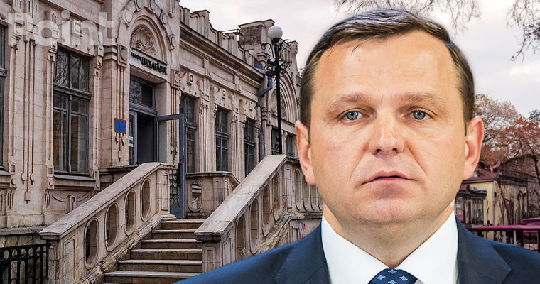 Нэстасе требует расследовать случай об отмене постановки в Luceafărul.