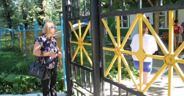 Госсекретаря минобразования 30-40 минут не пускали на территорию лагеря на основании того, что лагерь является частной собственностью.Фото: mecc.gov.md.