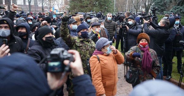 Сегодняшние протесты обернулись беспорядками. 