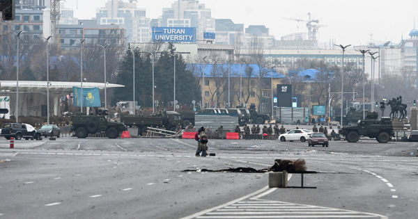 В Алма-Ате продолжается стрельба.