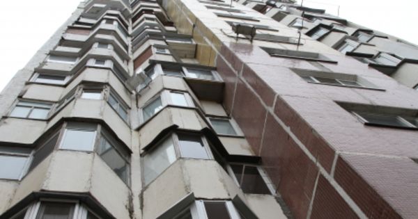 Un bărbat s-a aruncat de la etajul 9 al unui bloc de locuit din Capitală. Foto simbol: NTV.md