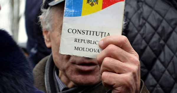 Таким образом, в Конституции румынский язык может быть назван государственным языком Республики Молдова. Фото: RFE