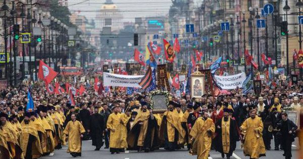 Весь крестный ход условно можно было поделить на четыре части.
