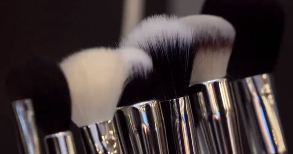 Firele de păr natural sunt un mediu bun pentru dezvoltarea microbilor şi a bacteriilor. 