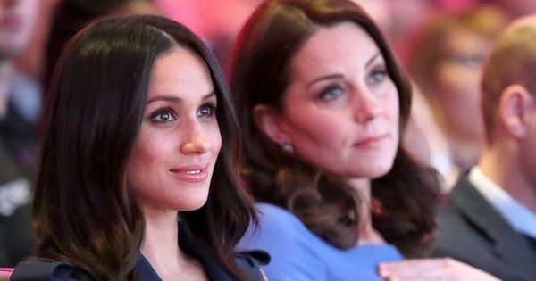 Diferenţa dintre invitaţiile de nuntă ale lui Markle şi ale lui Kate