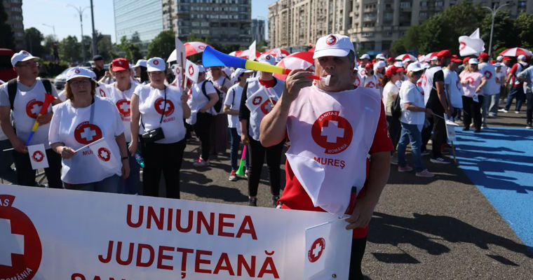 В Бухаресте проходит большая забастовка медработников.