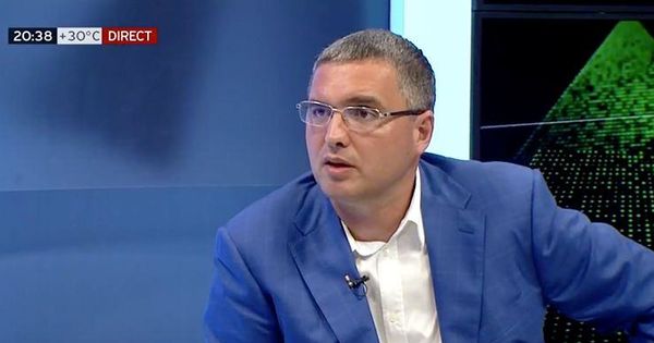 Усатый планирует совершить первые визиты в качестве президента в Украину и Румынию.