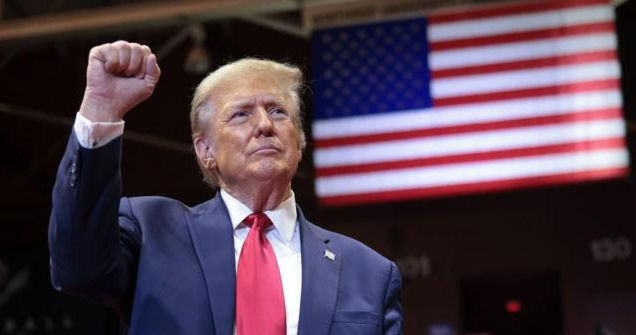 Верховный суд США разрешил Трампу участвовать в выборах президента.