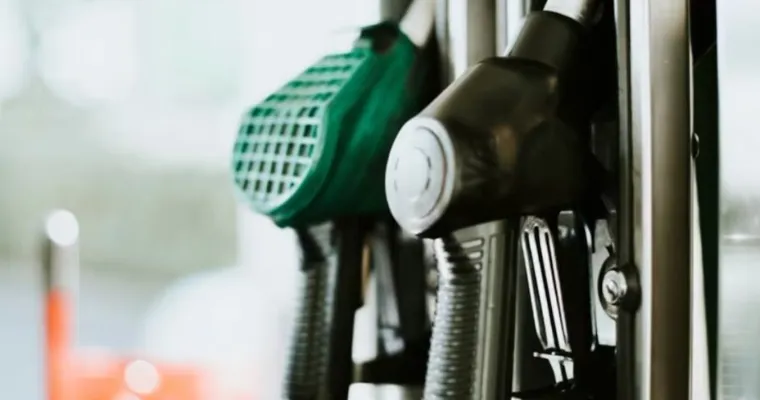 Prețul la benzină și motorină, tot mai mare: Noile tarife stabilite de ANRE