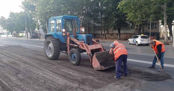 На улице Каля Ешилор начались работы по восстановлению проезжей части.