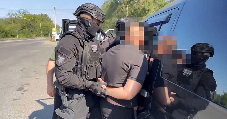 Четырёх членов ОПГ «Китаец» и «Макена» задержали по подозрению в шантаже.