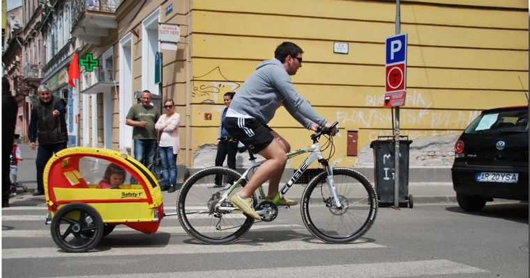 Peste 200 de bicicliști, sancționați într-o singură zi la Brașov: 20 au fost depistați sub influența alcoolului.