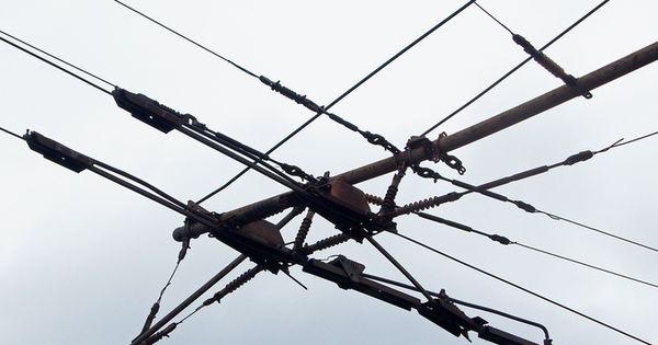  бетономешалка оборвала троллейбусные провода на Чеканах