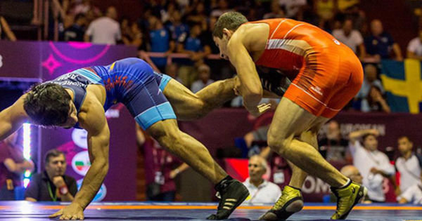 Двое борцов свободного стиля вышли в финал Чемпионата Европы среди молодежи, который проходит в Риме.