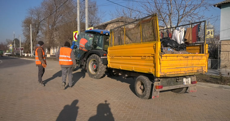 В Каушанах сотрудники санитарных служб вышли на протест: два месяца не получали зарплату.