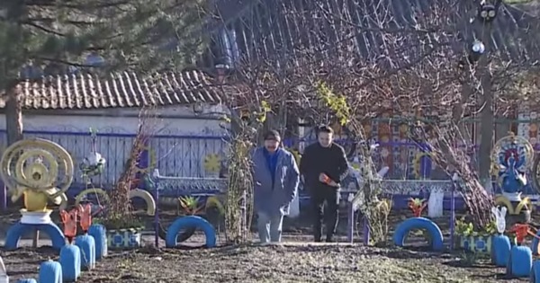 Житель Приднестровья несколько лет украшает родное село.