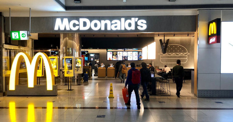 McDonald's в Дубае бесплатно накормит посетителей дорогих ресторанов.